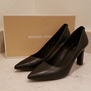 MICHAEL Michael Kors Black Abbi Leather Flex Pumps